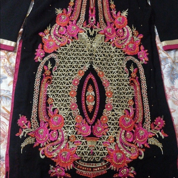 Pakistani 3 piece shalwar kameez - Picture 3 of 12